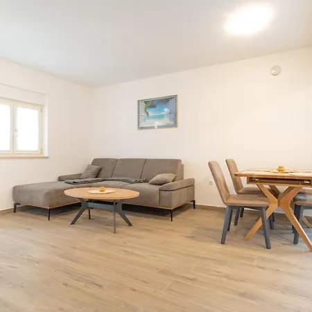 House Emily בית נופש