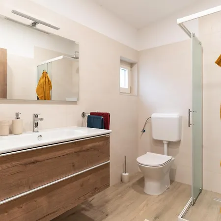House Emily בית נופש